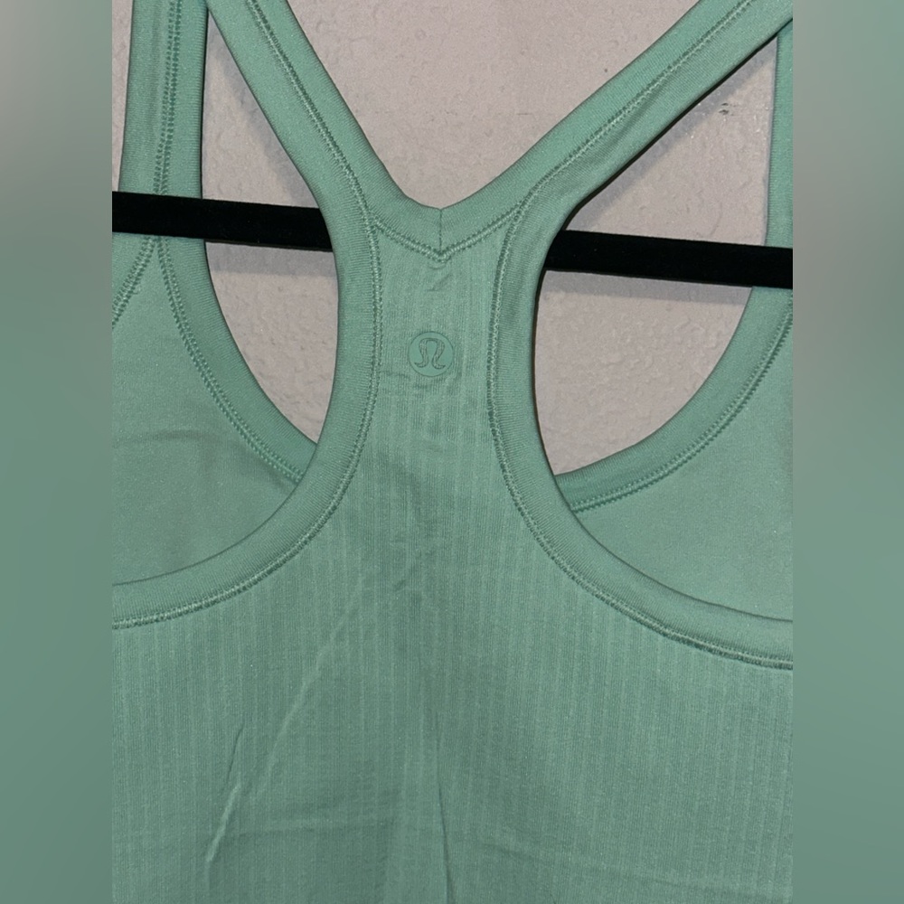 Lululemon tank - Picture 6 of 7